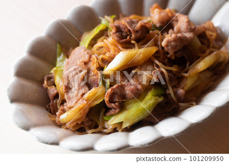 Sukiyaki-style Stir-fried Sliced Beef Sukiyaki-style Stir-fried Sliced Beef 101209950