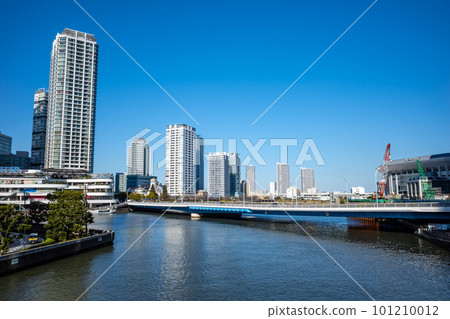Yokohama cityscape High-rise condominiums lined with Katabira River 2023.03 Yokohama cityscape High-rise condominiums lined with Katabira River 2023.03 101210012