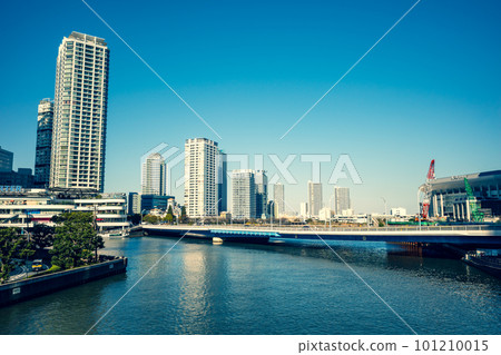 The cityscape of Yokohama High-rise condominiums lined with the surface of the Katabira River 2023.03 Adding warm colors The cityscape of Yokohama High-rise condominiums lined with the surface of the Katabira River 2023.03 Adding warm colors 101210015