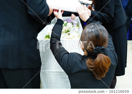 Ceremony lady Ceremony lady 101210039