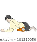 一位女士用泡沫軸放鬆左肚臍 101210050