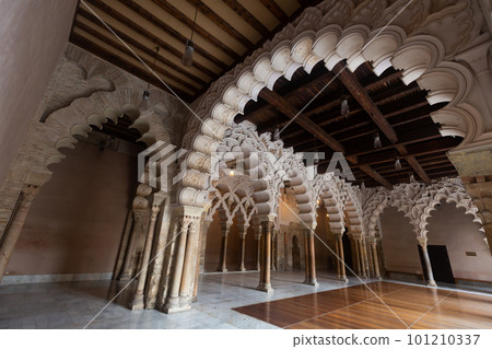 Interior view of Aljaferia palace. Zaragoza, Aragon, Spain 101210337