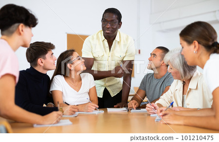 Group of people attending language course 101210475