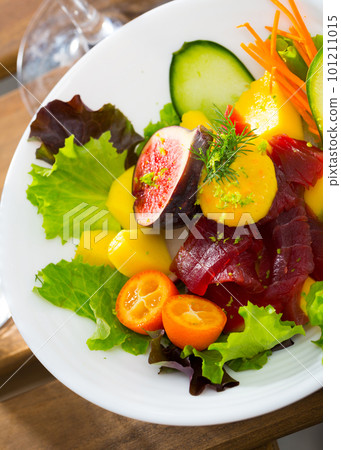 Tuna salad with vegetables and fruits 101211015