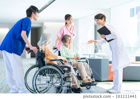 Hospital nursing care senior doctor nurse female photography cooperation "LINK FOREST" Hospital nursing care senior doctor nurse female photography cooperation "LINK FOREST" 101211441