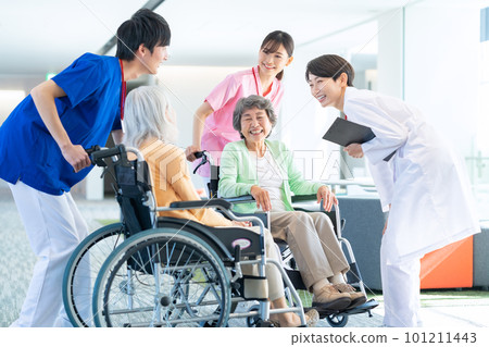 Hospital nursing care senior doctor nurse female photography cooperation "LINK FOREST" 101211443