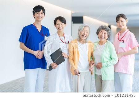 Hospital nursing care senior doctor nurse female photography cooperation "LINK FOREST" Hospital nursing care senior doctor nurse female photography cooperation "LINK FOREST" 101211453