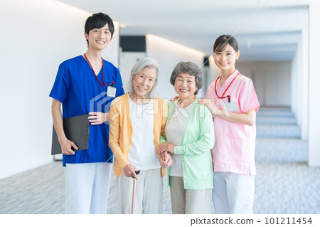 Hospital nursing care senior doctor nurse female photography cooperation "LINK FOREST" 101211454