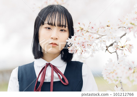 小櫻和穿校服的女學生 101212766