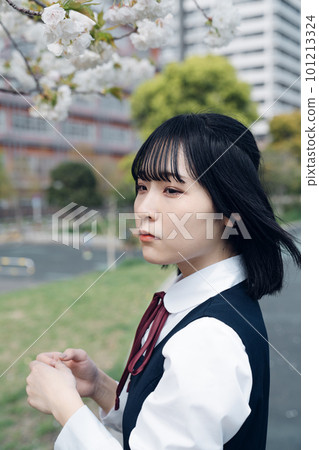 小櫻和穿校服的女學生 101213324