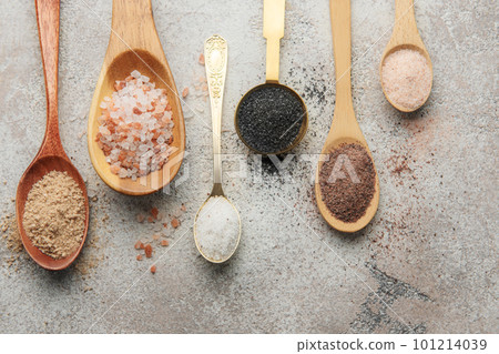Spoon with assorted speciality salt 101214039