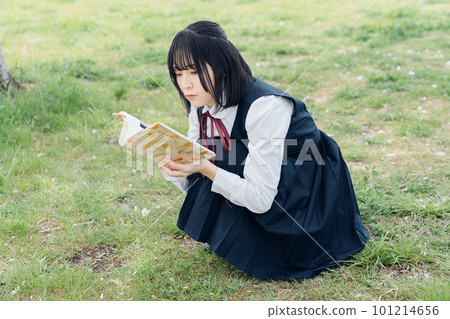 讀書的女學生 讀書的女學生 101214656