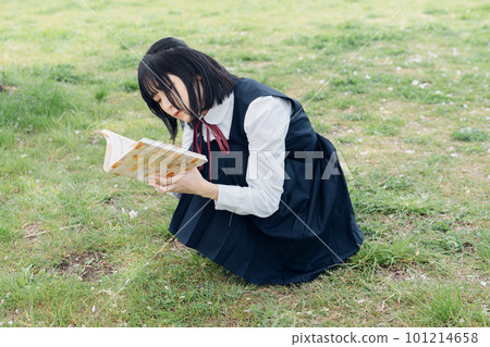 讀書的女學生 101214658