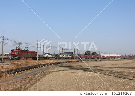 A container freight train pulled by EH500 Kintaro running on the JR Utsunomiya Line A container freight train pulled by EH500 Kintaro running on the JR Utsunomiya Line 101216268
