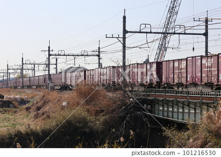 An inbound container train crossing the Nakagawa Bridge on the Utsunomiya Line An inbound container train crossing the Nakagawa Bridge on the Utsunomiya Line 101216530