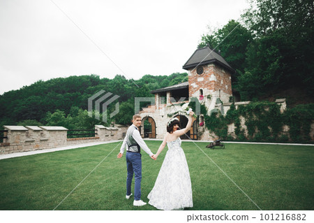 Happy wedding couple walking in a botanical park 101216882