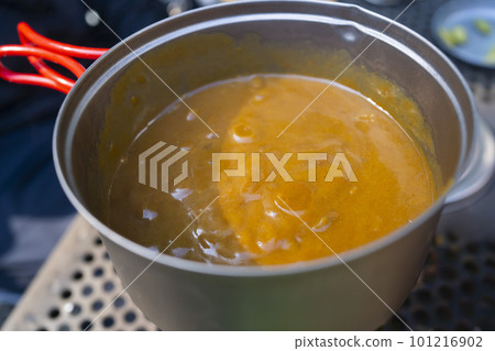 Outdoor rice cooked in the mountains, mountain rice [beef curry] 101216902