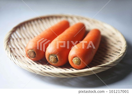 Vegetables in season from winter to spring, carrots with bamboo shoots Vegetables in season from winter to spring, carrots with bamboo shoots 101217001