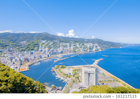 從熱海城眺望熱海市和相模灣 從熱海城眺望熱海市和相模灣 101217115
