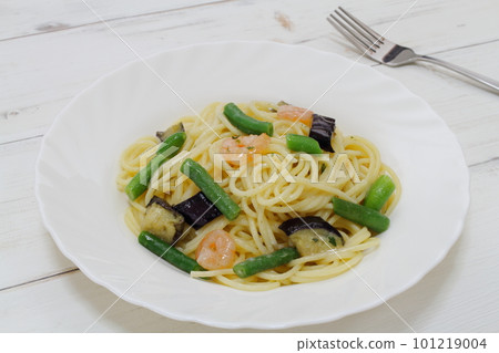 Salt lemon pasta with shrimp and vegetables Salt lemon pasta with shrimp and vegetables 101219004