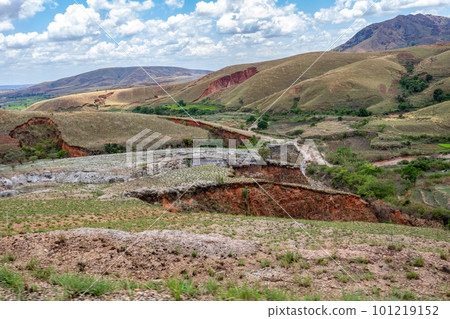 Devastated central Madagascar landscape - Mandoto, Province Vakinankaratra 101219152