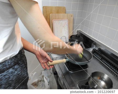 Figure of a man who cooks Man who cooks Man's self-cooking Figure of a man who cooks Man who cooks Man's self-cooking 101220697