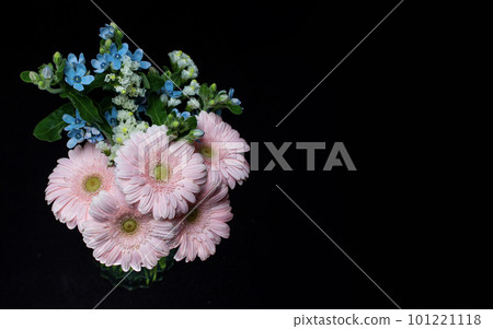 Mainly pink and blue bouquet material 101221118