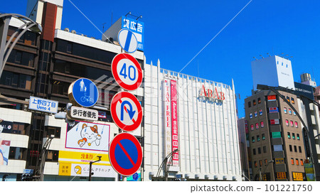 Cityscape seen from the vicinity of the Ueno 4-chome intersection in Taito-ku, Tokyo Cityscape seen from the vicinity of the Ueno 4-chome intersection in Taito-ku, Tokyo 101221750