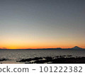 海上日落和富士山 101222382