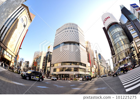 Scenery of Sukiyabashi Scramble Crossing Scenery of Sukiyabashi Scramble Crossing 101225275