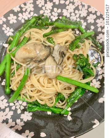 Oyster and rape blossom spaghetti photo material 101225417
