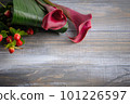 Mockup wooden background with purple calla lilly 101226597