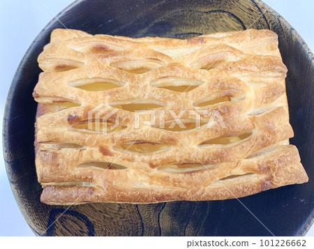 Apple pie on a black plate photo material 101226662