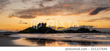 "Aomori Prefecture" Sunset Sky and Mine Cat Breeding Area Kabushima/Hachinohe City "Aomori Prefecture" Sunset Sky and Mine Cat Breeding Area Kabushima/Hachinohe City 101227646