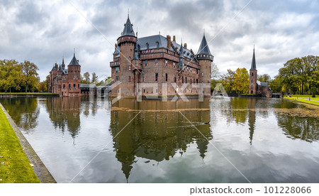 Castle De Haar or Kasteel de haar in Utrecht, Netherlands Castle De Haar or Kasteel de haar in Utrecht, Netherlands 101228066