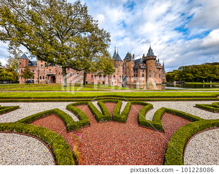 Castle De Haar or Kasteel de haar in Utrecht, Netherlands Castle De Haar or Kasteel de haar in Utrecht, Netherlands 101228086
