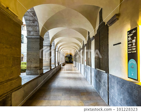 Grand Hotel Dieu courtyard and garden in Lyon, France Grand Hotel Dieu courtyard and garden in Lyon, France 101228323
