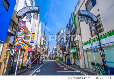Tokyo cityscape in Japan, Tokyu Corporation, Yutenji Shopping Street in front of Yutenji Station (Yutenji Station Street), etc. Tokyo cityscape in Japan, Tokyu Corporation, Yutenji Shopping Street in front of Yutenji Station (Yutenji Station Street), etc. 101229041