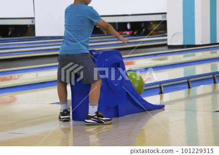 打保齡球的小孩（5歲/男孩） 101229315