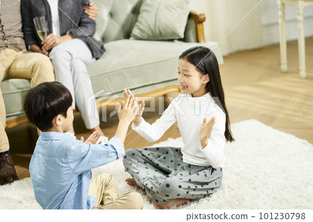 asian brother and sister playing at home 101230798