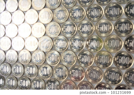 A large number of new 500 yen coins (500 yen coins) with a new design (bicolor clad) A large number of new 500 yen coins (500 yen coins) with a new design (bicolor clad) 101231699