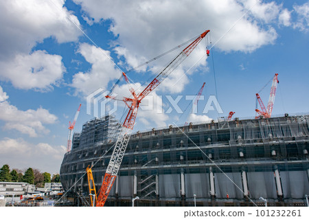 東京千變萬化的風景正在建設中的新國立競技場（2018年3月11日攝） 101232261