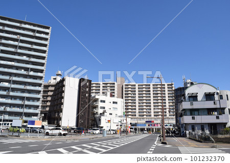 埼玉縣富士見市鶴瀨站西口街景 101232370