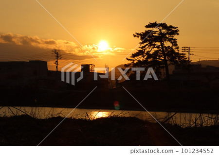 夕陽與河流 夕陽與河流 101234552