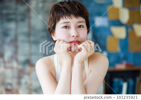 Beauty image of young women Beauty image of young women 101235921