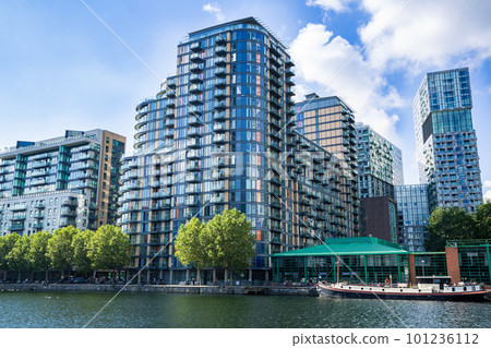 Modern buildings in London 101236112