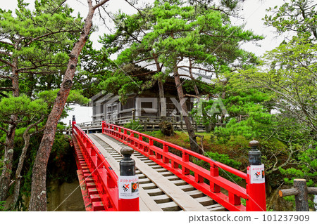 Three Views of Japan, Matsushima, Matsushima Bay, Zuiganji Temple, Godaido Hall, Sukashi Bridge 101237909