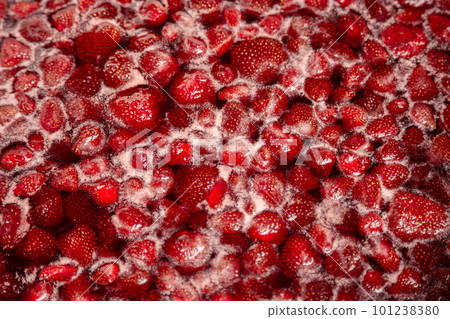 Boiling homemade strawberry jam. 101238380