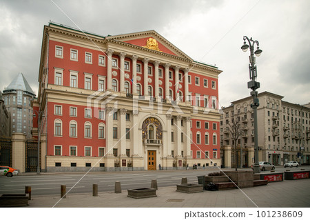 Building of Moscow Mairie of the Moscow mayor's office(Golitsin;shouse) is a building located on Tversakaya 13. 101238609