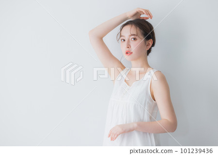 年輕女性的美麗形象 101239436